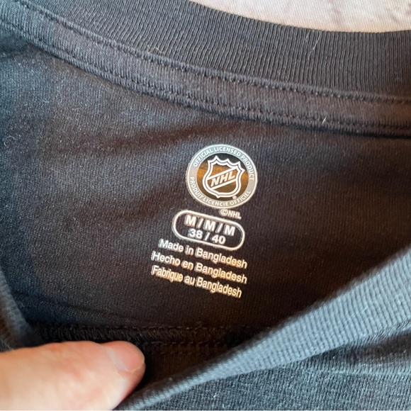 Las Vegas Golden Knights NHL Long Sleeve T-shirt Medium 38-40 Logo VGK Hockey - Picture 3 of 12